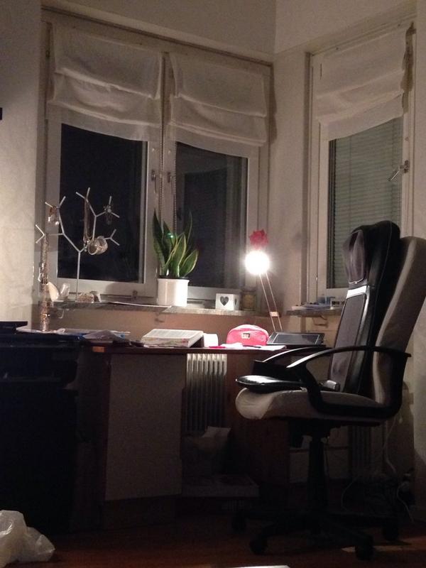 ImSwede's tweet image. I wish I had a real person instead of the massage chair 😩 #studycorner