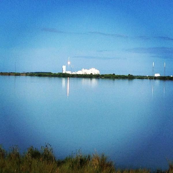 ThemeWorld6's tweet photo. And I thought my view rocked. RT @JustinWarmoth: LIFTOFF from Cape Canaveral Air Force Station! #AtlasV #GPSIIF8 http://t.co/3CesjrZR4R