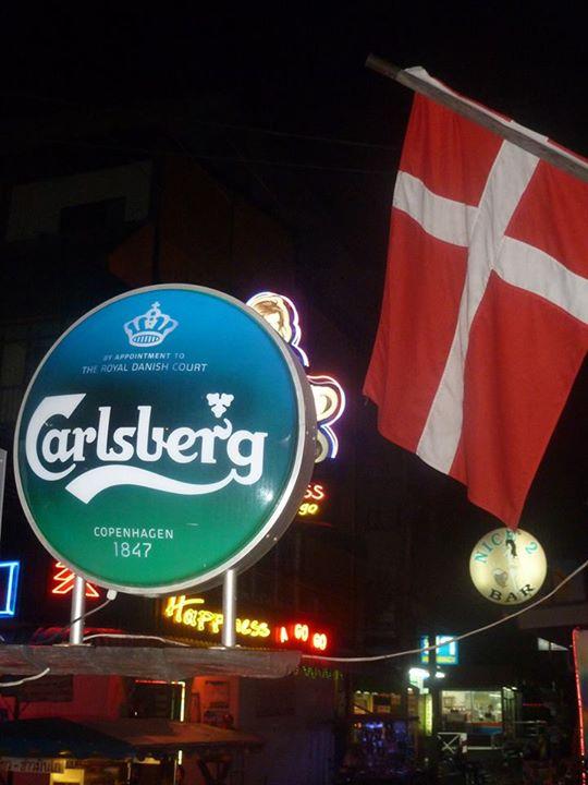 HenrikList's tweet photo. Garvet Thailand-kender anmelder Lists seneste roman. Læs mere her: https://t.co/Svov5UtnwL Køb bogen på listshop.dk http://t.co/gFrjTEePU2