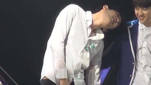 chansoostory's tweet photo. [Fancam] 140920 베이징CON (cr:LautChanyeol) #chnasoo ♡ เด็กผู้ชาย ยิ่งชอบก็ยิ่งแกล้ง ㅋㅋㅋ http://t.co/cpSscDWPcU http://t.co/5rWwZfX1IO