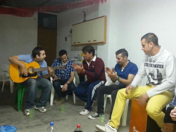 JarruR's tweet photo. K pronto vams a volver a kedar otr dia pa liarla, k estos moments son los k hay k aprovechar @Odioapique, @CaniDani http://t.co/6GVnadXi1S