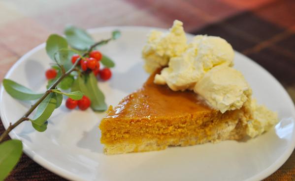 paperstrawed's tweet photo. Use leftover fruit from carving to make this yummy pumpkin pie:http://t.co/dkzrleorXd #pumpkinpie #vegetarian #recipe http://t.co/Yww2j2gMJh