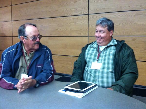 redwriterhood's tweet photo. Hanging out with some smart guys at the #MSUext social media session. #mscrops @ErnieFlint #msbees http://t.co/jvDeemvDtT