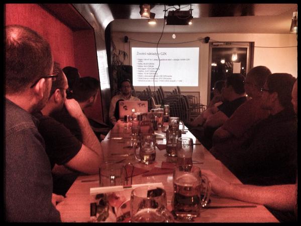 kolman's tweet photo. La vita in Svizzera con @ovanis #ndhk http://t.co/JSvo3Fk823