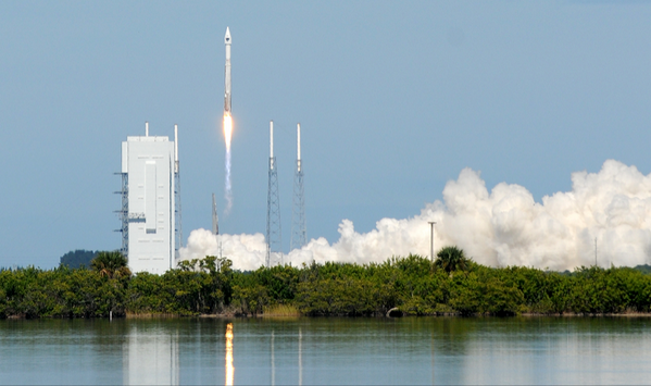 Florida_Today's tweet photo. Photos: #AtlasV launch from Cape Canaveral with #GPSIIF8 satellite http://t.co/rBqokb06TY (Photo: @CBphoto1) http://t.co/21TKhBr6EU