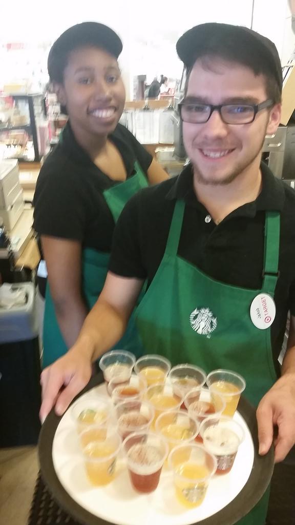 Valencia #OrangeAndBlack Ice Tea samples in diehard support of our beloved #GIANTS! #friendlyin2
