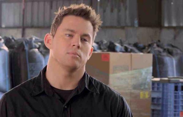 Schmidt_JumpSt's tweet photo. When your mate needs you to wingman, but she ugly http://t.co/RW9E9sI255