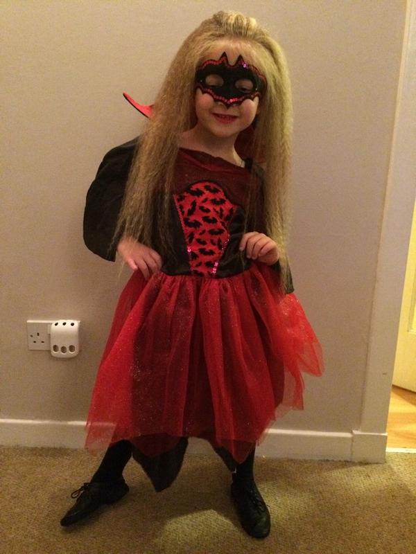 adelebaker2's tweet photo. My beautiful baby ready for her first Halloween party in school ๐ #Batwitch http://t.co/CUChxMmEFY