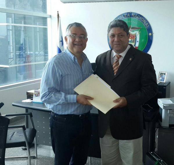 247NoticiasPma's tweet photo. Se postula para el cargo de Sub-Contralor General de la República Carlos "Cayito"  García Molino cc. @MiDiarioPanama http://t.co/Y6XBzMTuIu