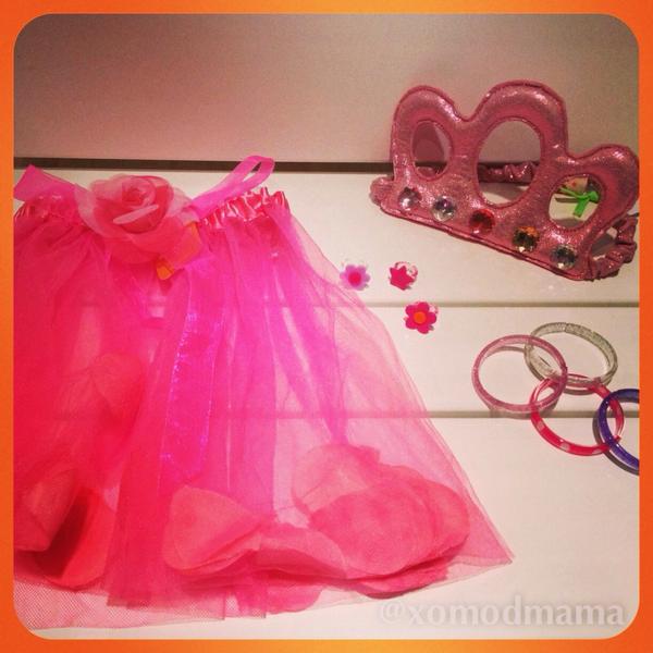 xomodmama's tweet photo. #everdayisdressup at #modmama ! why wait for #halloween ? #tutus #crowns #accessories http://t.co/XCOM6gHU3C