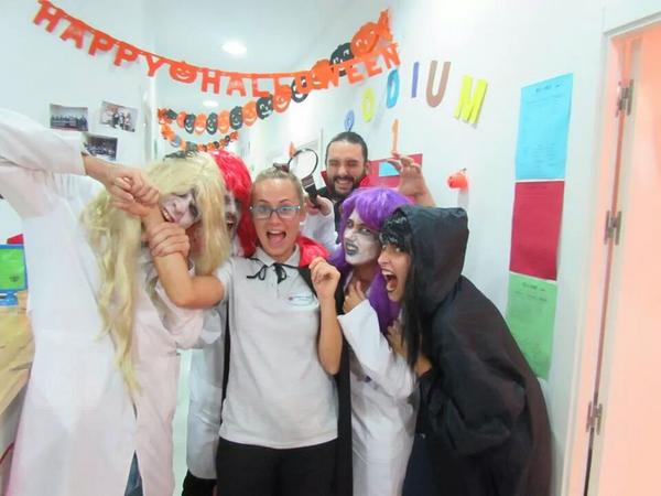 merote7's tweet photo. English academy http://t.co/u1fi2rKwCH