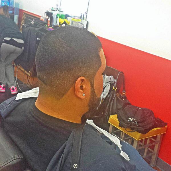 TopBarberD's tweet photo. Top Barber D http://t.co/lo3bgJdfSd