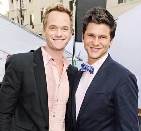 ahsfx_br's tweet image. Neil Patrick Harris (How i met your mother) e o seu marido David Burtka entraram para o elenco de Freak Show.