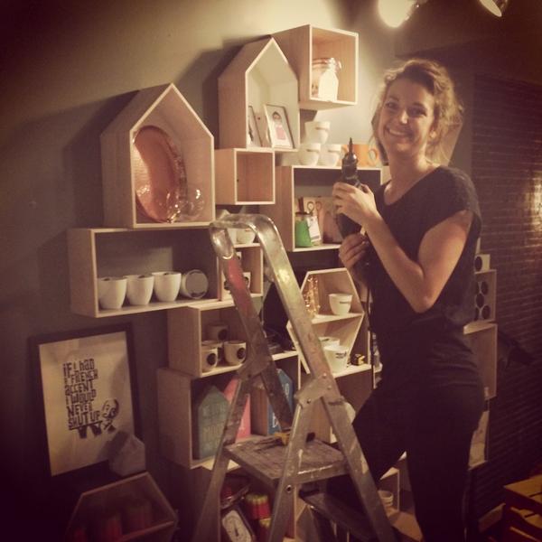 KeKDelft's tweet image. Late night construction work @kekdelft De nieuwe collectie van @bloomingville krijgt een mooi plekje!