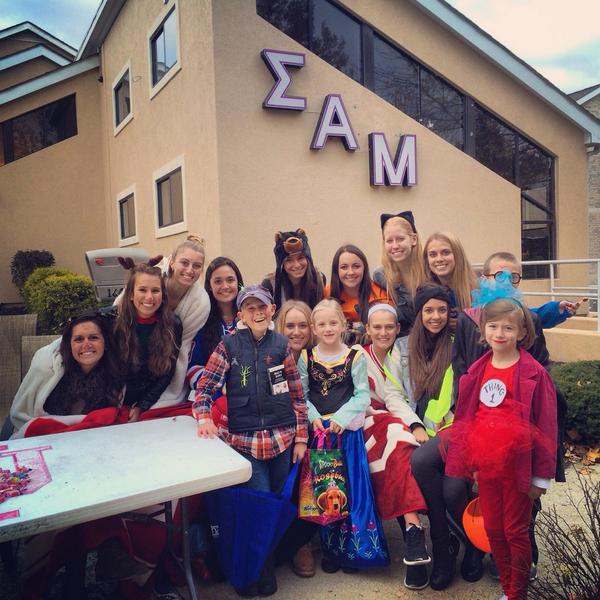 IU_PiBetaPhi's tweet photo. Happy Safe Halloween! 🎃👻 http://t.co/cU91BqfGn1