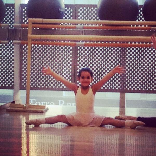 GabValenzuelaUS's tweet photo. "@GabrielVOficial: #Violeta #Ballet ❤️❤️❤️ @VioletaVMujica http://t.co/wMIXYBevUt" hermosa tu niña bonita. Bendiciónes siempre