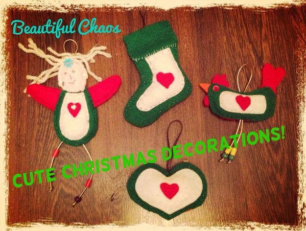 BeautifulChaosc's tweet photo. Made these Christmas decorations earlier. #cute #ChristmasCreatives made to order in different colours. ⛄⭐ http://t.co/hbertt0UyQ