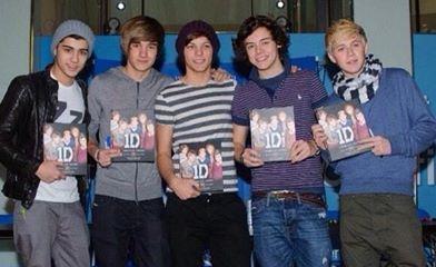 BINCHANLOVER's tweet image. IF THESE PICTURES DON'T GIVE YOU A HUGE MOTIVATION TO VOTE

THEN I DON'T EVEN KNOW WHAT WILL

#EMABiggestFans1D