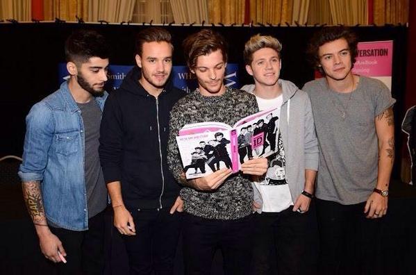 BINCHANLOVER's tweet image. IF THESE PICTURES DON'T GIVE YOU A HUGE MOTIVATION TO VOTE

THEN I DON'T EVEN KNOW WHAT WILL

#EMABiggestFans1D