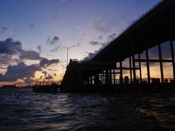 viajaamiami's tweet photo. Cuando estés en #Miami, no te pierdas el #KeyBiscayneBridge, ¡tiene unas vistas preciosas, mires hacia donde mires! http://t.co/9mixjeLXW2