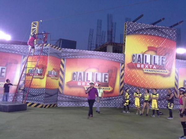 TCdeportesEC's tweet photo. ¡Arranca la competencia para los rojos, deben hacer 8 campanadas para superar a los amarillos!
#C7esChevere http://t.co/MunI8Y0Hwk