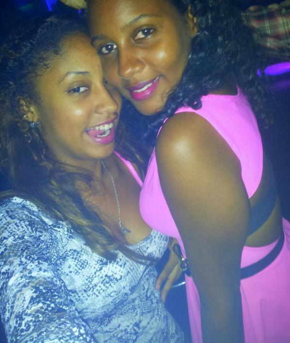 YenRdrqz's tweet photo. Socia No nos Mires tanto Que La Belleza No se Pega;; W/ @TuMarili #EvolutionBar #Yesterday' http://t.co/SY3A9UT8dP