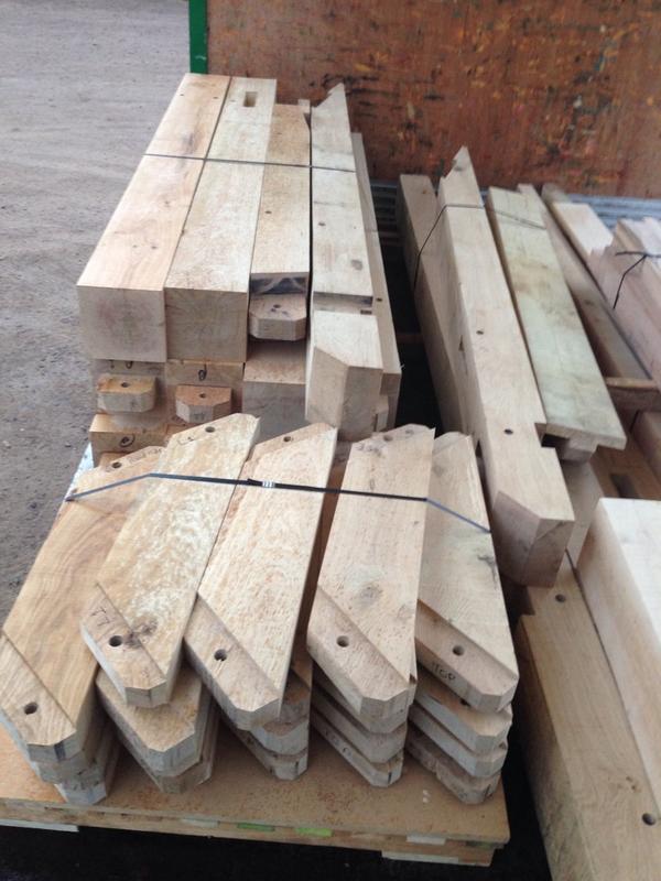 associatedtimbe's tweet image. King post trusses on lorry ready to go to site #oak #oaktrusses #kingpost