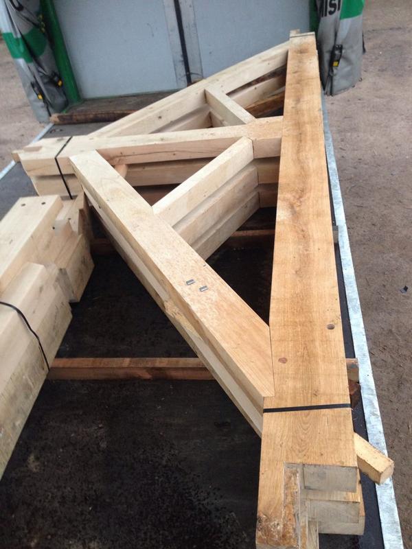 associatedtimbe's tweet image. King post trusses on lorry ready to go to site #oak #oaktrusses #kingpost