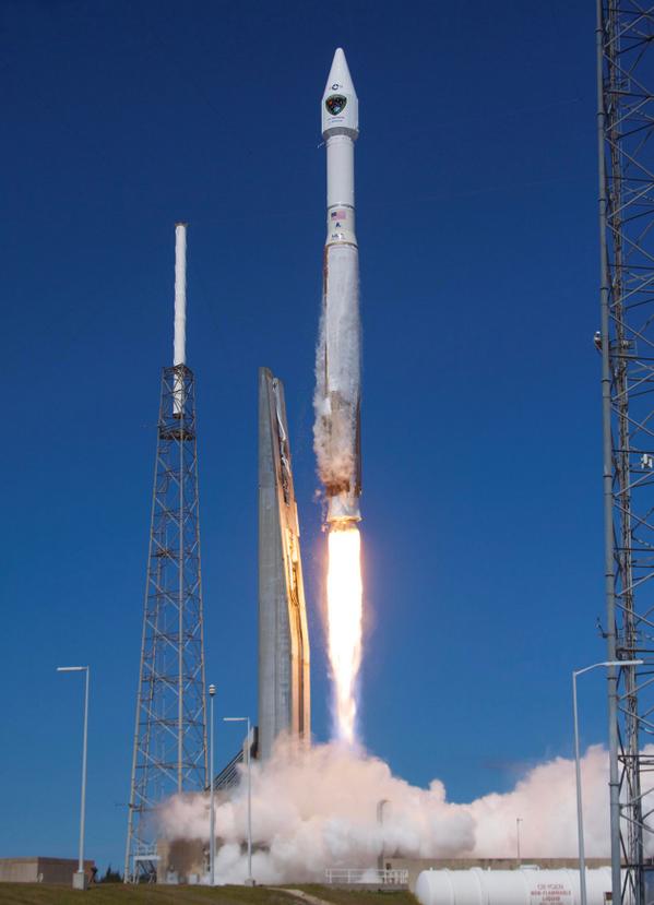 ShuttleAlmanac's tweet photo. New Pic 2 - Launch of USAF #AtlasV 401 carrying #GPSIIF8 from LC-41 CCAFS http://t.co/7D0SAjHicc