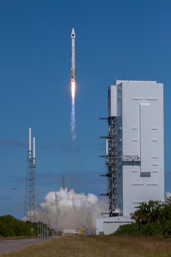 ShuttleAlmanac's tweet photo. New Pic 4 - Launch of USAF #AtlasV 401 carrying #GPSIIF8 from LC-41 CCAFS http://t.co/1dEEcR2T2c
