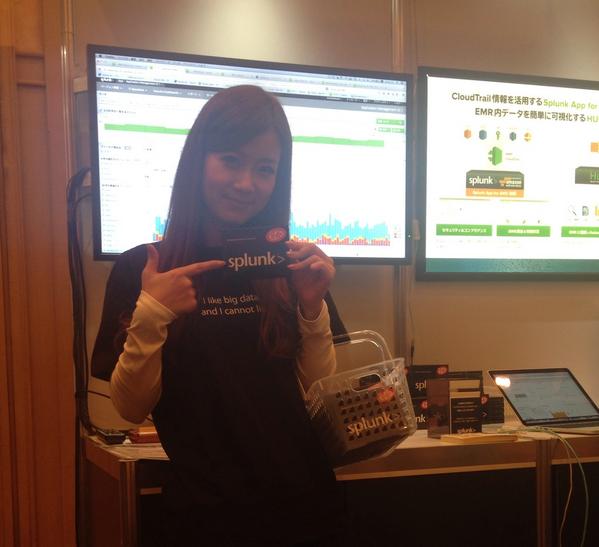AWSイベントin札幌 展示出展中。オリジナルキットカットとステッカー配布中 #splunk #aws