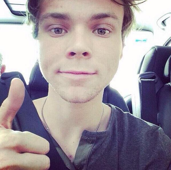 Hi!! Im Ashton, and i like you alot. &amp; btw i'm new so, please RT?