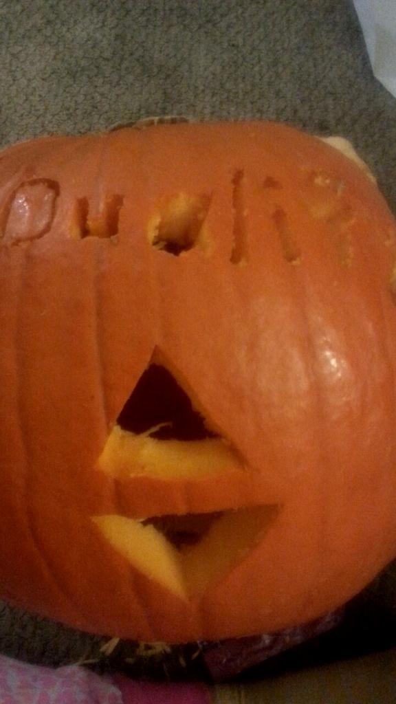 wethechelsea's tweet photo. My @SetItOff pumpkin. #SIODuality #favoriteband #lovethem http://t.co/9vdJOkfNhj