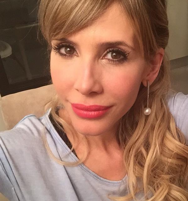 rourecondo's tweet photo. @guillevaldes lista para la presentacion de #Fede #makeup @rourecondo para @bettinafrumboli http://t.co/vdcwkiCGqV