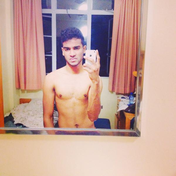 dannycanadiano's tweet photo. #StudyLook just looking horrible... need rest... http://t.co/JBX7rVpMpO