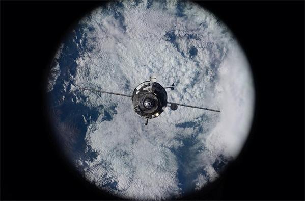 Seeker's tweet photo. Russia's ISS Cargo Vehicle Launches, Docks Without Hitch: http://t.co/TuWIMGR0c9 http://t.co/nb1gqgLsh9