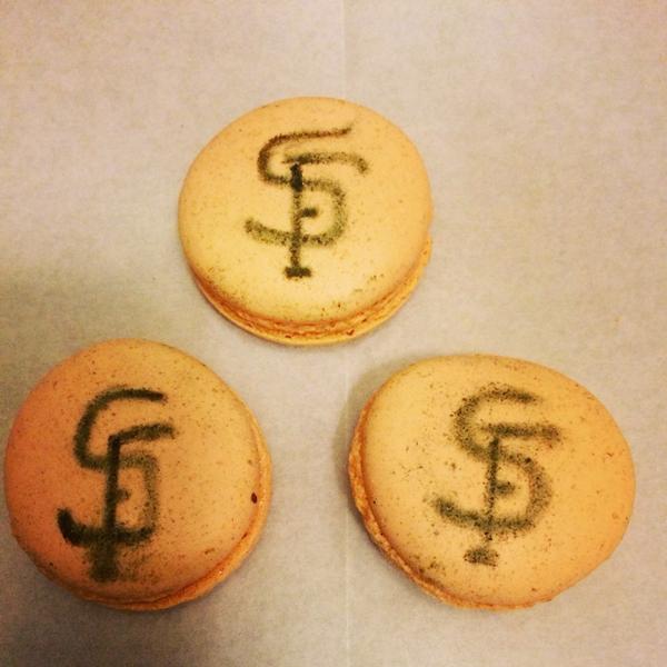 evMacaron tweet media