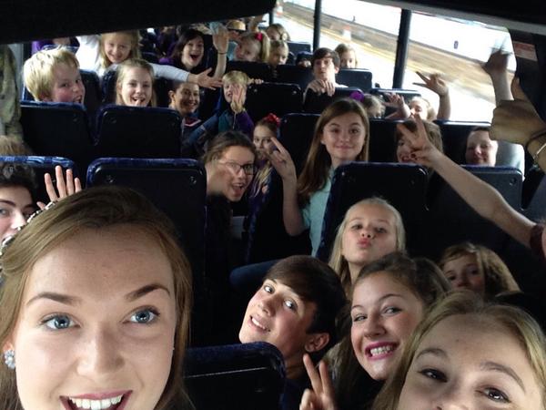 BeckyStaffordd's tweet photo. With @getyourwigleon on our way to see @MatildaMusical #soexcited #wigletrip http://t.co/ORTd3fKZKK