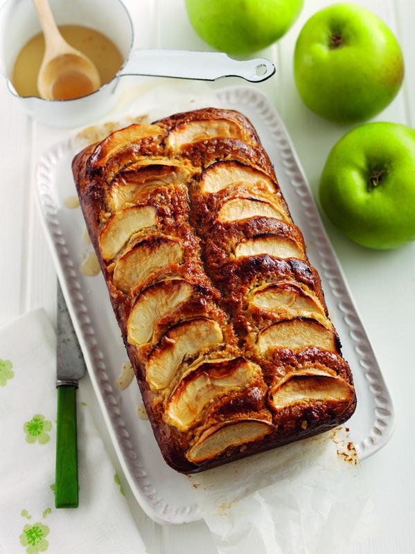 #BakeUpWednesday Bramley Apple, Honey & Whisky Drizzle Cake kitchengoddess.co.uk/recipe/bramley… #win #bramleyapples #whisky RT