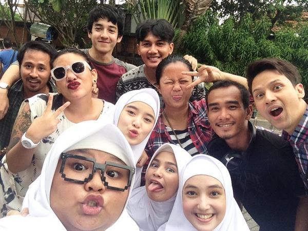 On set 🎥🎬 #JilbabInLove <a href="/maynuriza/">Maynuriza</a> <a href="/syifaasavr/">Cisomang Project</a> <a href="/therosb/">Rosiana Dewi🌻</a> <a href="/_luckyperdana/">Lucky Perdana</a> <a href="/yanpatroman/">yanpatroman</a>