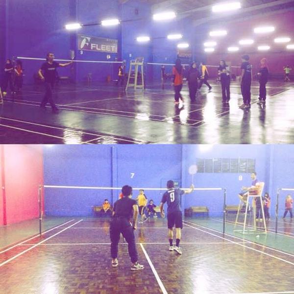 SyiraaIshak's tweet photo. Badminton with PraUniversity students! 🏃💃💦 *sebagai pemerhati sahaja hahaha* #SAB #6A1 #6A2 #6A3 #6A4 #6B1 #6B2 #6B4 http://t.co/TcB6RV8DLx