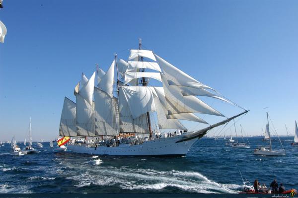 A3Noticias's tweet photo. Dos nuevos detenidos de la tripulación del 'Juan Sebastián Elcano' por tráfico de drogas http://t.co/ojVnYhb2vp http://t.co/wMEXpySpsu