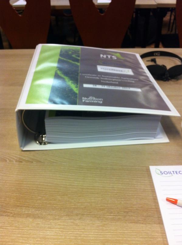 muisdave's tweet photo. Cursus Sustainable Agriculture; beste map om te bestuderen, en op woensdag een interessante workshop van Pierre Wind http://t.co/LntRSl0pe6