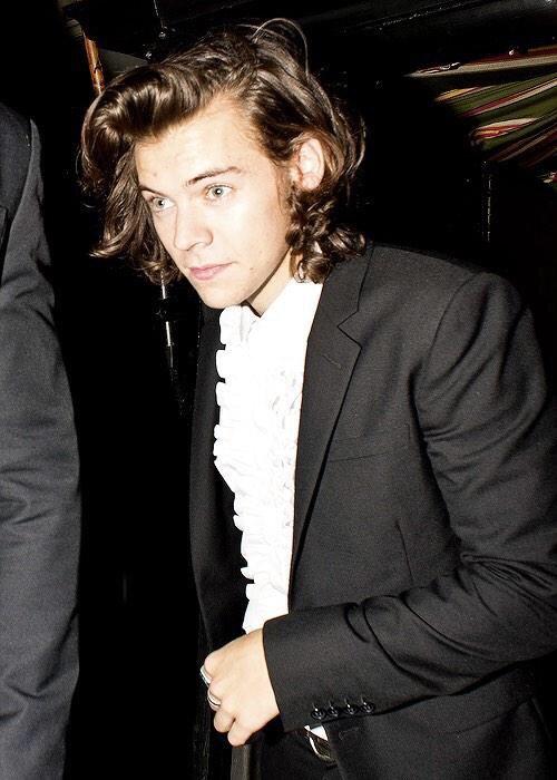 1DUpdatesBS's tweet photo. Here's some HQ pictures of Harry at an event the other night 😍 (via insider) http://t.co/ODzlDYshWW