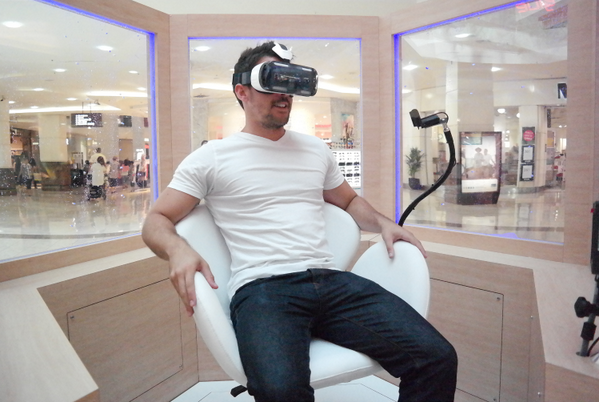 SamsungAU's tweet photo. The #GearVRSharkDive is now at Westfield Parramatta, until Nov 2! Experience a new reality with the #Note4 &amp; #GearVR http://t.co/8nrJ4eMs8S