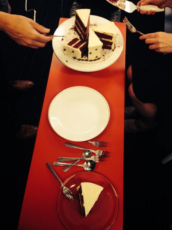 CleverStarfish's tweet photo. #launchcake complete for Momentum Wealth! Thanks for sharing the delicious times @ThisIsTinderbox and @nude_design http://t.co/h5adrKV0ot