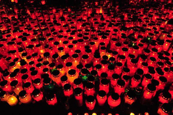 Tudi letos bo na pokopališčih potekala dobrodelna akcija Manj svečk za manj grobov.