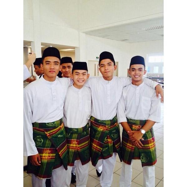 Hisyamzakari_'s tweet photo. Throwback pg tadi. Majlis restu ilmu. #RMCBOY http://t.co/0avn0Y2IPb