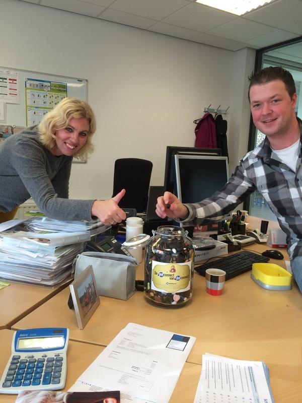 desireevw's tweet image. De snoeppot van @dotConnectGroup valt in goede aarde bij mijn nieuwe collega's van @SchoonenbergNL !