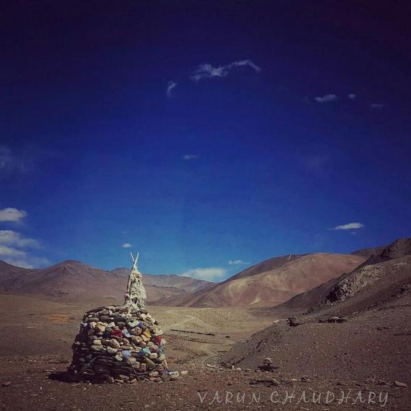 O_arra_'s tweet photo. #ladakh #colddesert #varunchaudhary #india #asia #raiddehimalaya #daat #Tanglangla #debring #sarchu http://t.co/fzQVPIDSG6